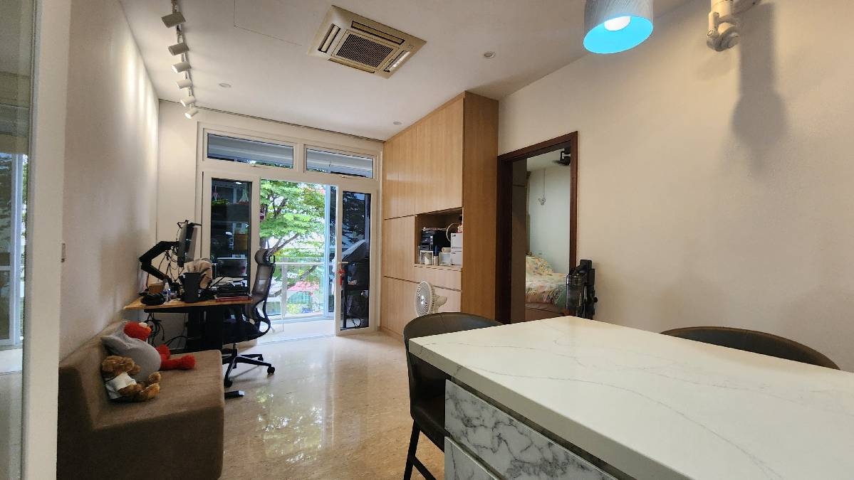 ONAN SUITES 11