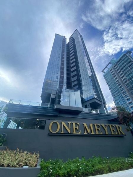 ONE MEYER 9