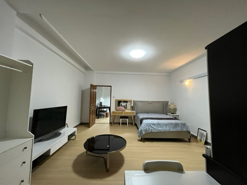 ELIZABETH TOWER 11