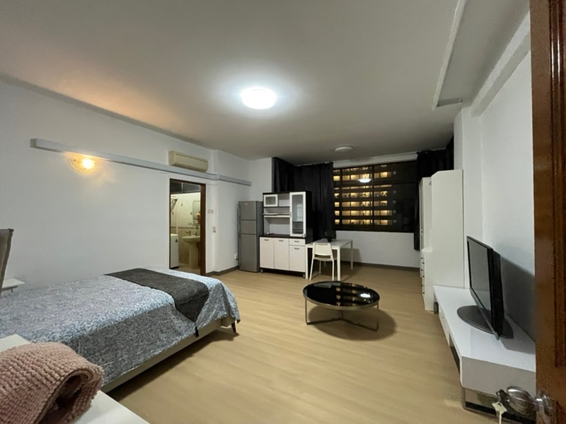 ELIZABETH TOWER 18