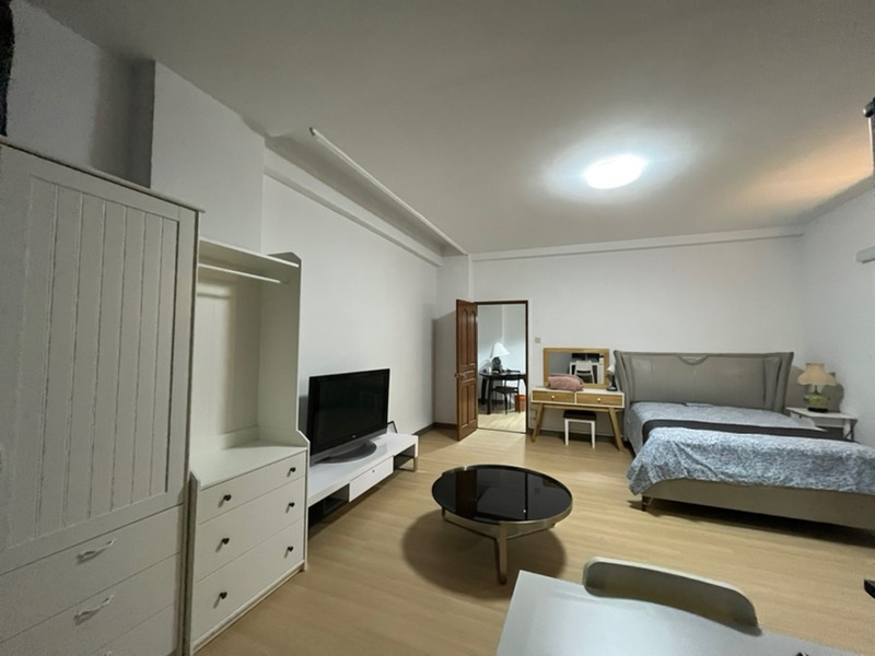 ELIZABETH TOWER 10
