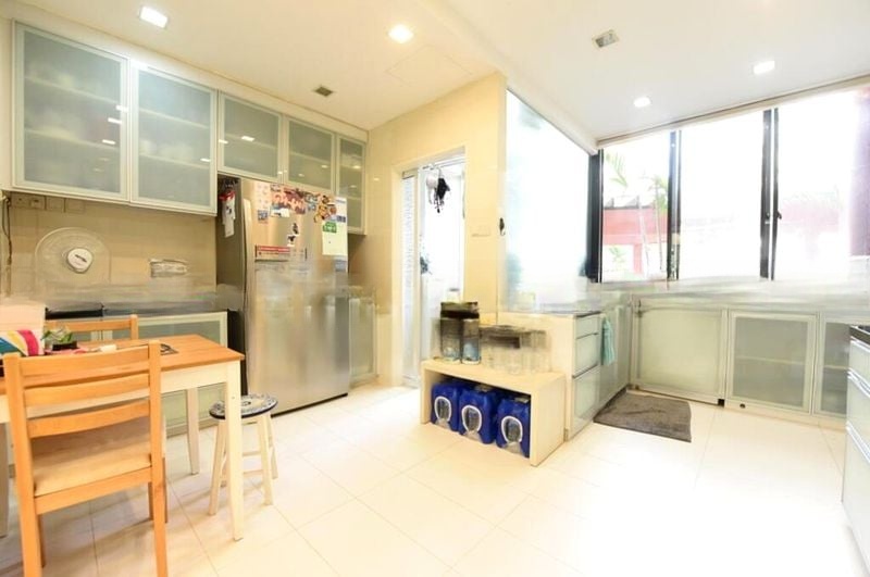 LEONIE GARDENS 14