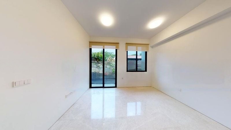 THE ENCLAVE . HOLLAND 6