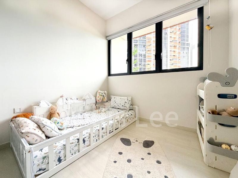 RIVERFRONT RESIDENCES 7