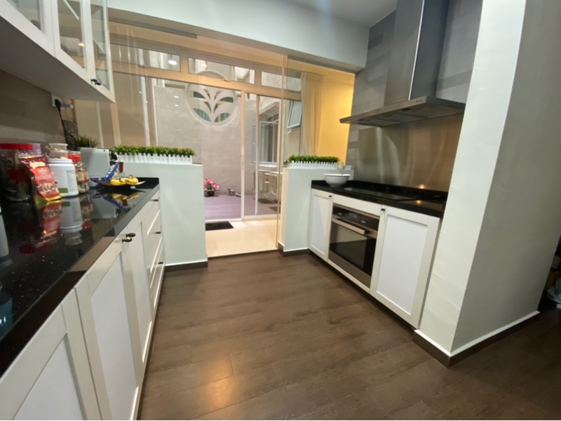 THE BAYCOURT 6
