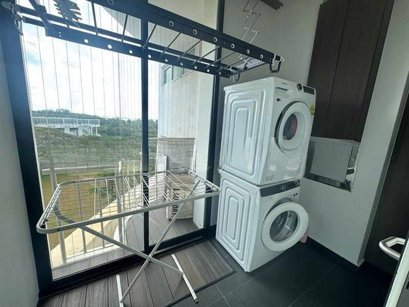 11 AMBER ROAD 11