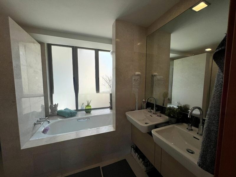 THE BERTH BY THE COVE 10