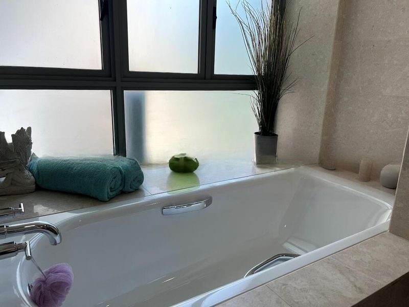 THE BERTH BY THE COVE 5