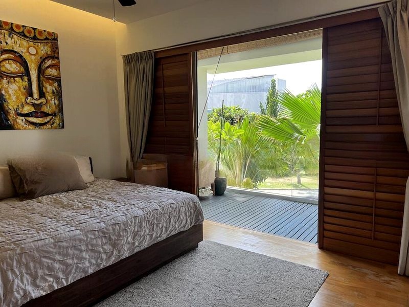 THE BERTH BY THE COVE 9