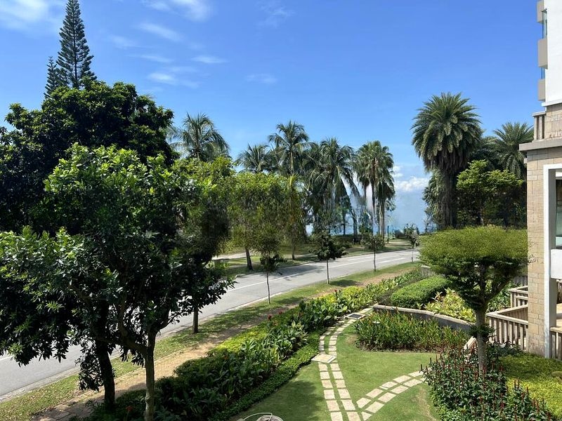 THE BERTH BY THE COVE 8