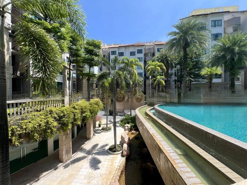 THE BERTH BY THE COVE 14