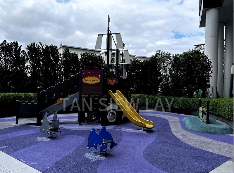 SEASIDE RESIDENCES 13