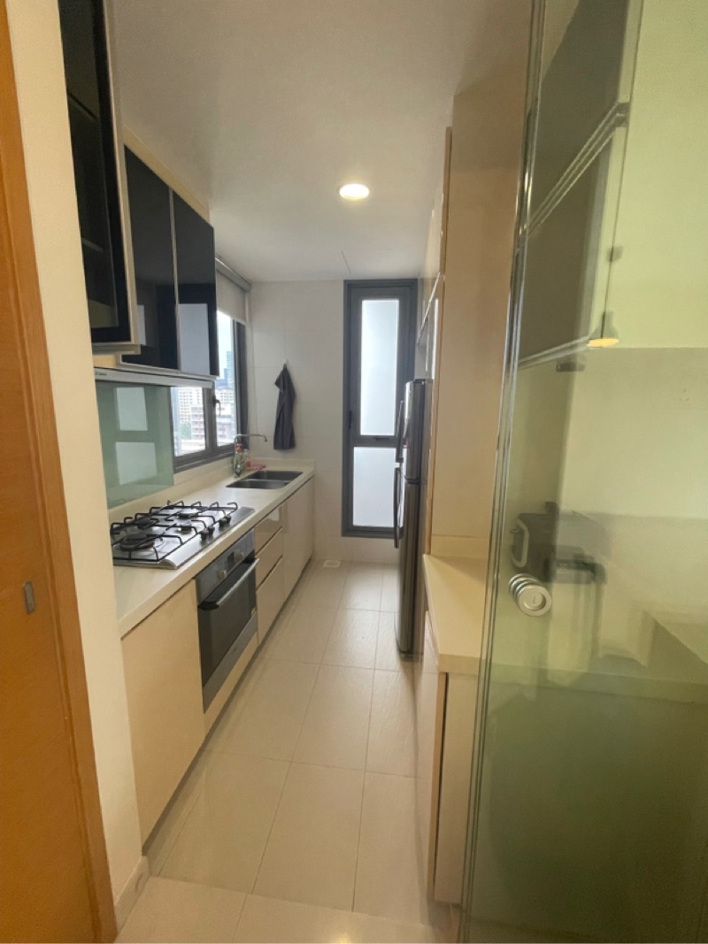 OXFORD SUITES 4