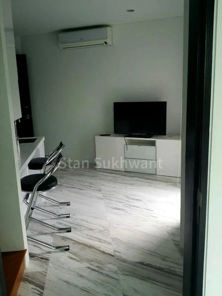 FIFTY-TWO STEVENS 12