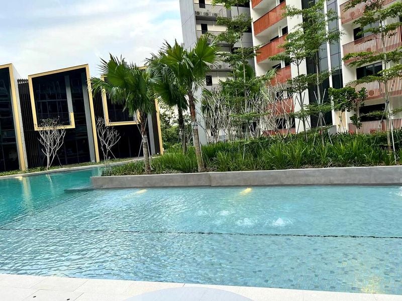 RIVERFRONT RESIDENCES 2