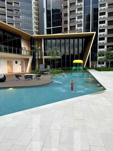 RIVERFRONT RESIDENCES 3