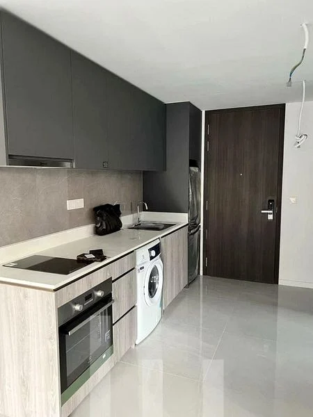 RIVERFRONT RESIDENCES 4