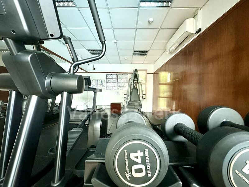 LE HILL CONDOMINIUM 4