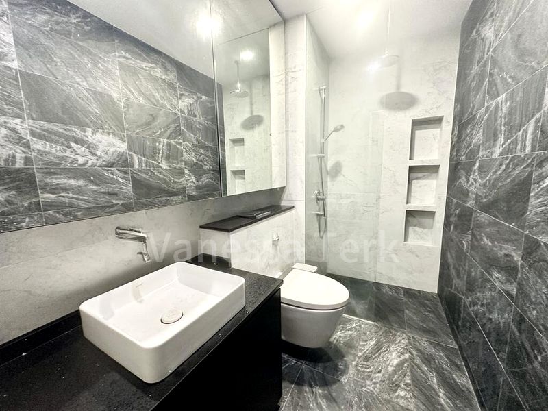 LE HILL CONDOMINIUM 11