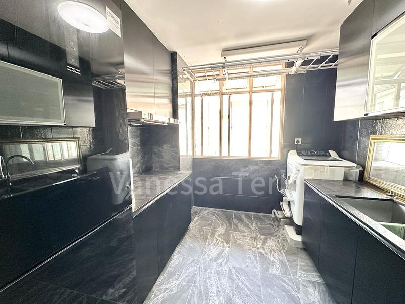 LE HILL CONDOMINIUM 12