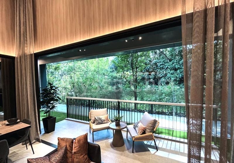 BLOSSOMS BY THE PARK 2