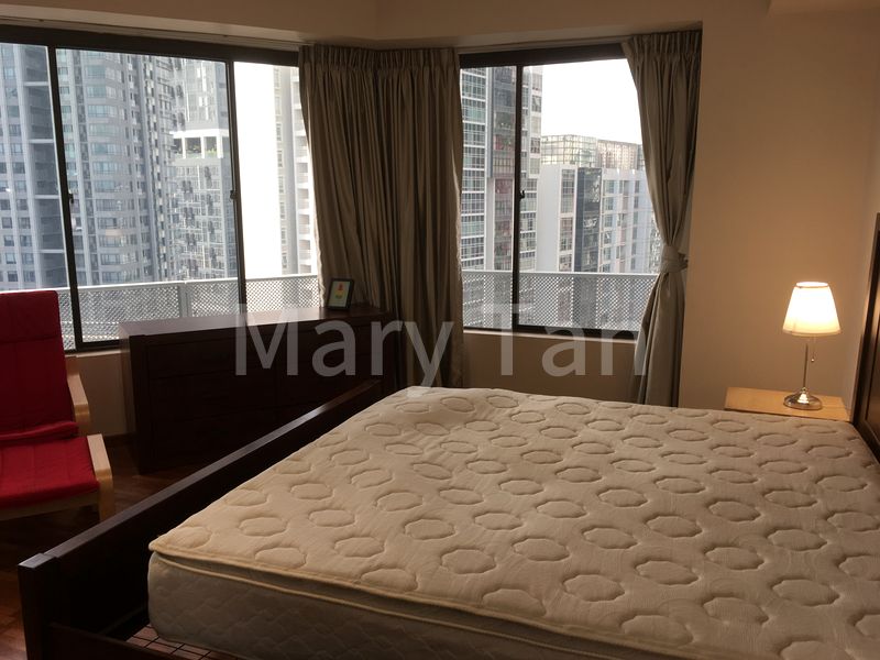 INTERNATIONAL PLAZA 7