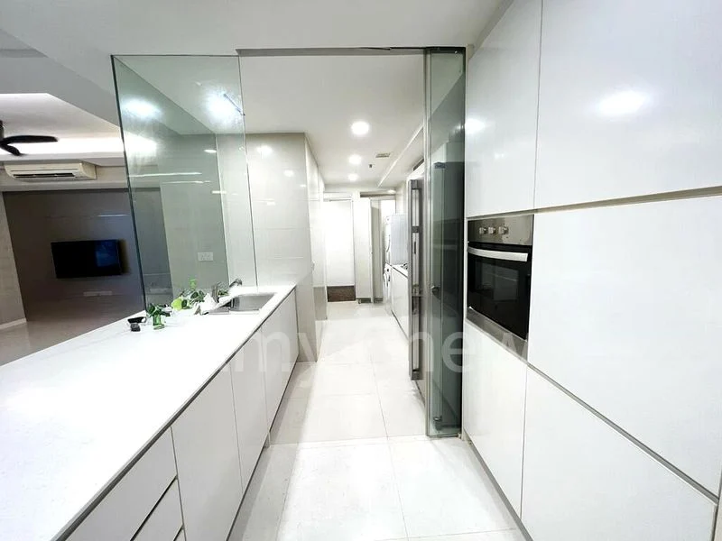 THE LAKEFRONT RESIDENCES 5