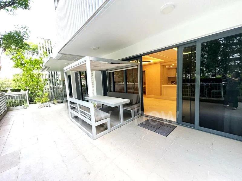 THE LAKEFRONT RESIDENCES 9