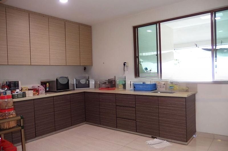 LOWLAND TERRACE 4
