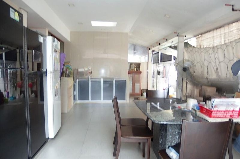 LOWLAND TERRACE 5