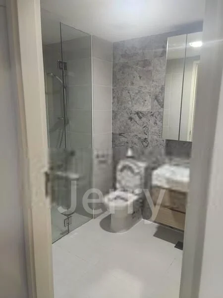 THE LAKEFRONT RESIDENCES 4