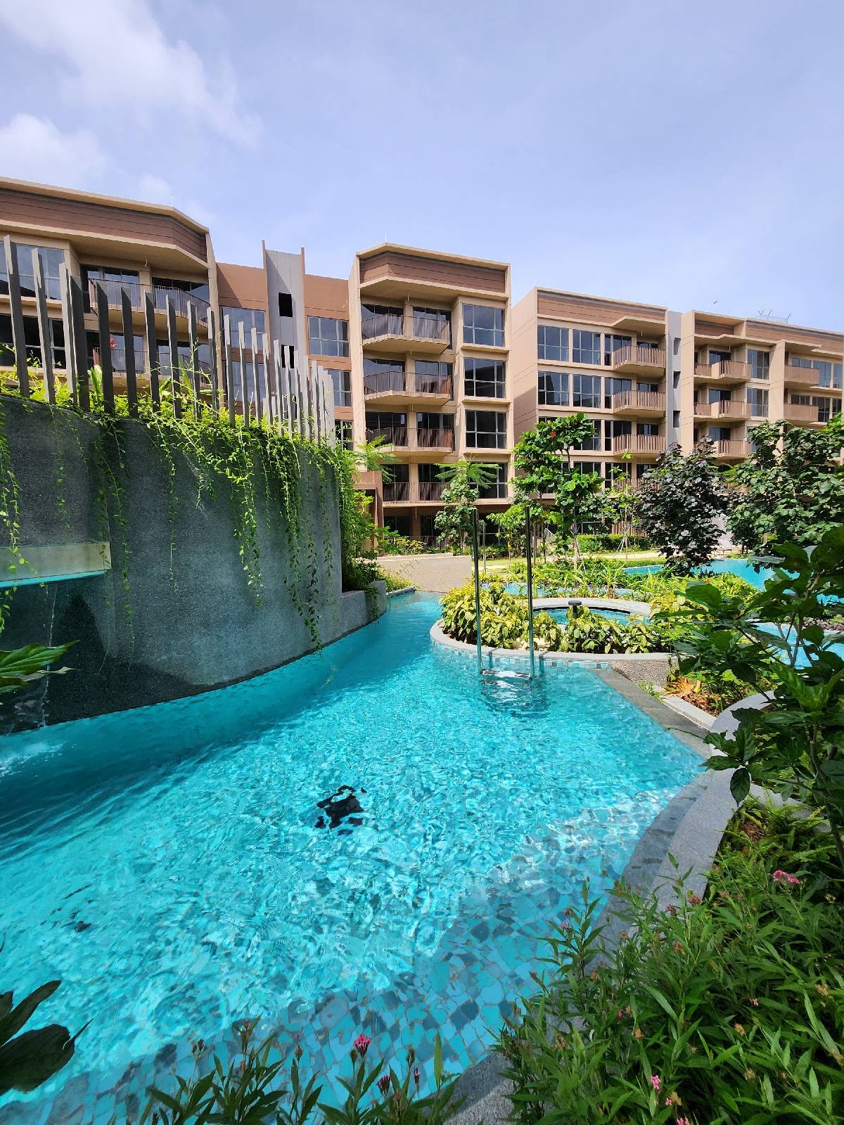 THE WATERGARDENS AT CANBERRA 33