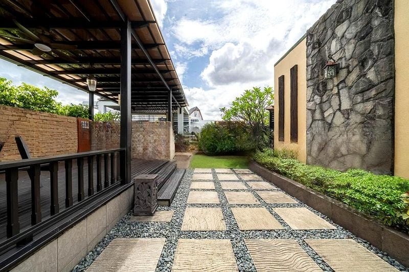 RIVIERA RESIDENCES 6