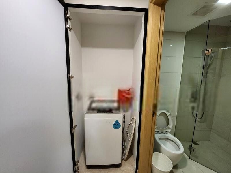 EIGHT RIVERSUITES 12