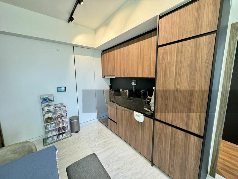 COASTLINE RESIDENCES 4