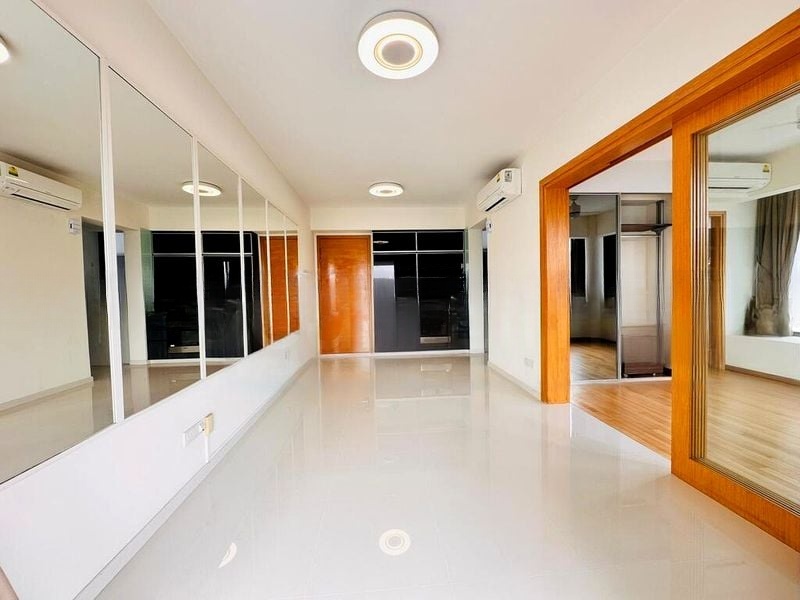 OXFORD SUITES 2