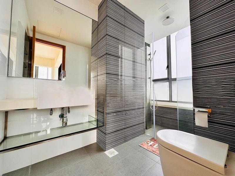 OXFORD SUITES 7