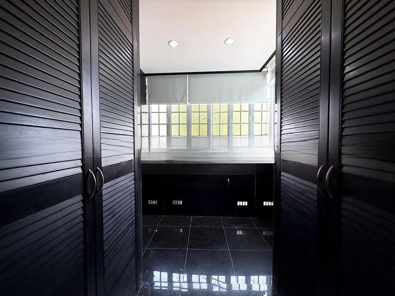THOMSON GROVE 5