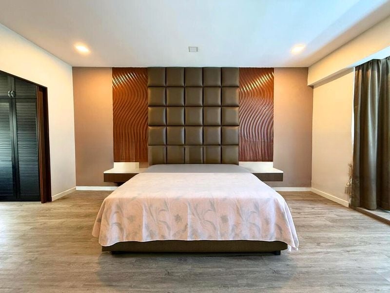 THOMSON GROVE 7
