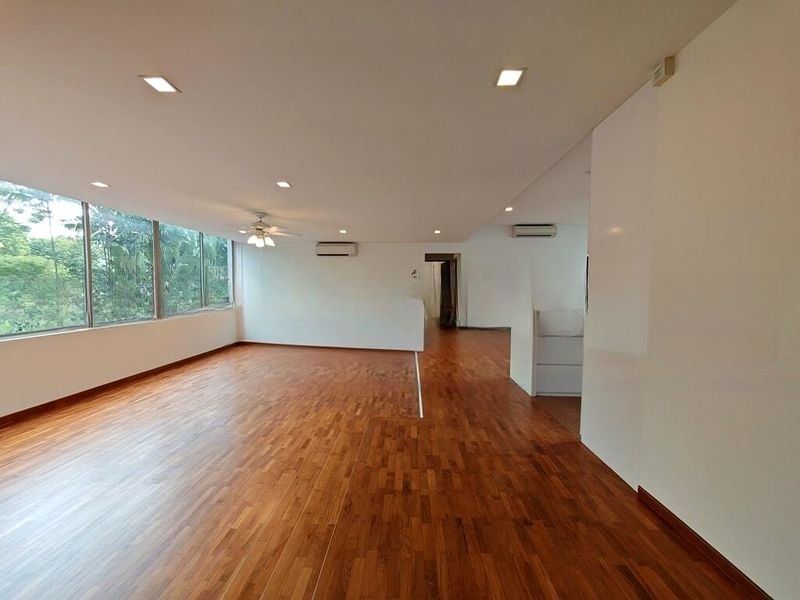 NASSIM REGENCY 10