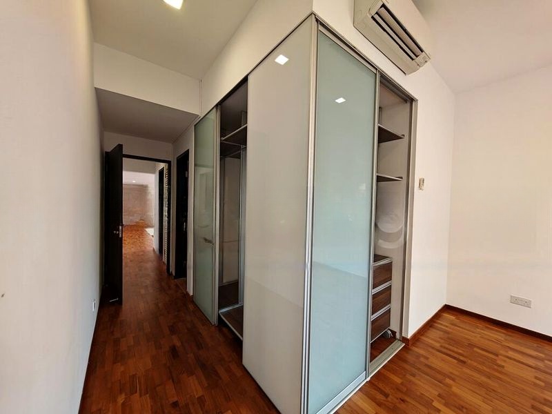 NASSIM REGENCY 8