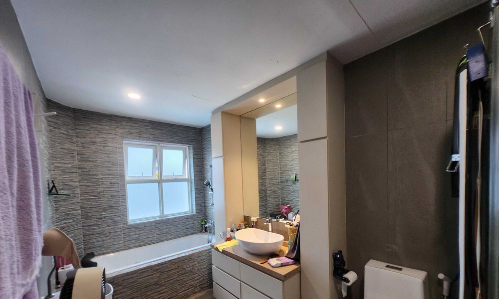 HOLT RESIDENCES 11