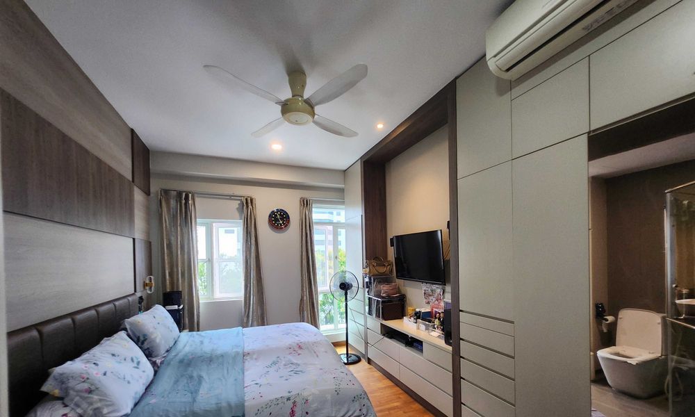 HOLT RESIDENCES 12
