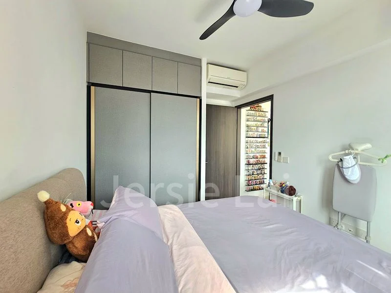 RIVERFRONT RESIDENCES 4