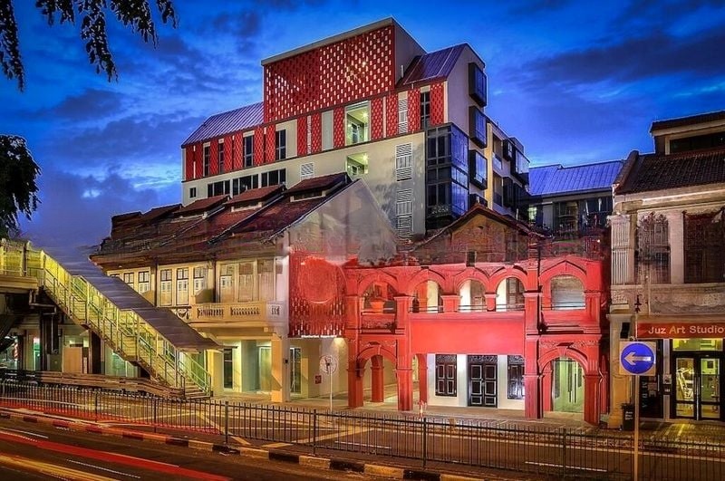 THE RED HOUSE 6