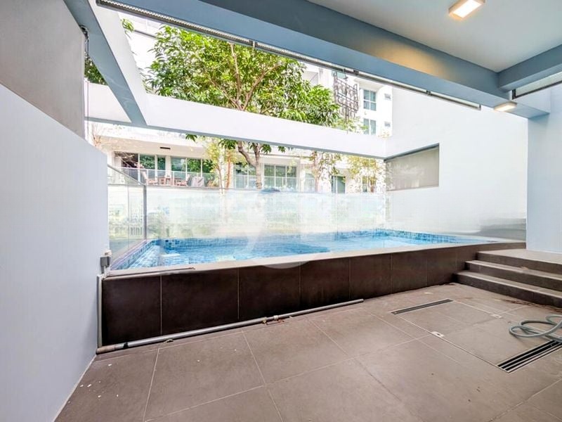EIGHT RIVERSUITES 10