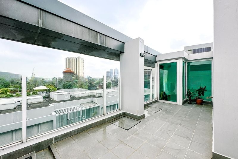 SUITES AT ORCHARD 12