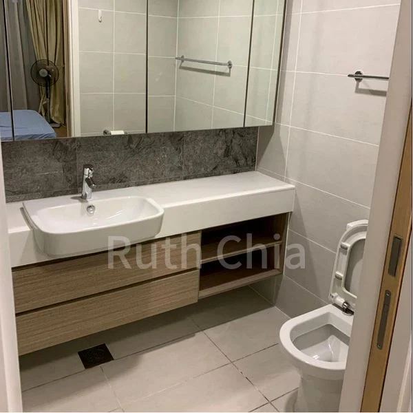 THE LAKEFRONT RESIDENCES 5