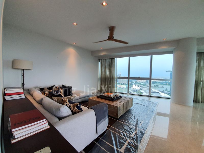 MARINA BAY RESIDENCES 11