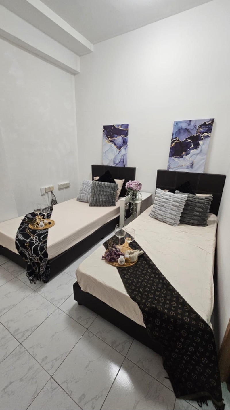 INTERNATIONAL PLAZA 20